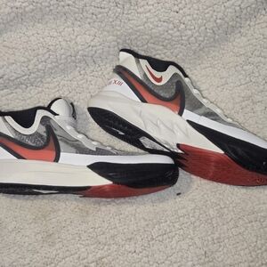 Nike Boys Size 3 Red and White Athletic Shoes
